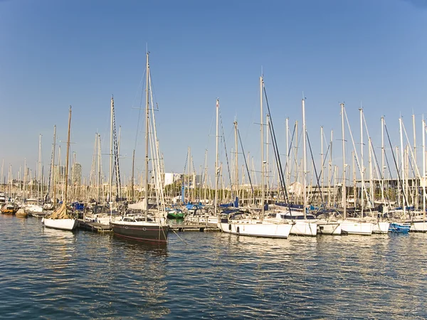Některé rekreační lodě v přístavu barcelona Royalty Free Stock Fotografie