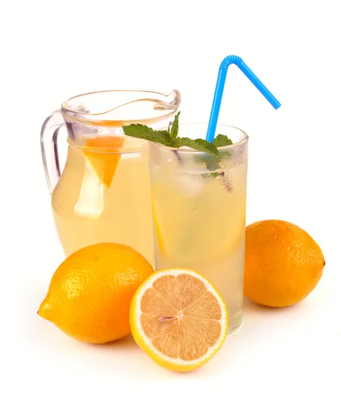 Zumo de limón y fruta — Foto de Stock