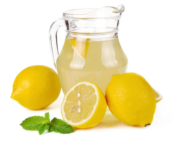 柠檬果汁和水果 — 图库照片