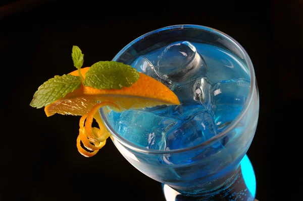 stock image Blue cocktail with ice and orange