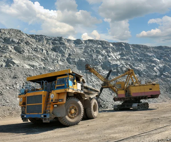 stock image Loading of iron ore