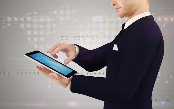 Podnikatel dotýká digitální tabletovou obrazovkou — Stock fotografie