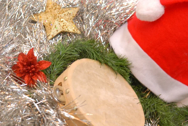 Hintergrund Weihnachten, Weihnachtsmann und Tamburin — Stockfoto