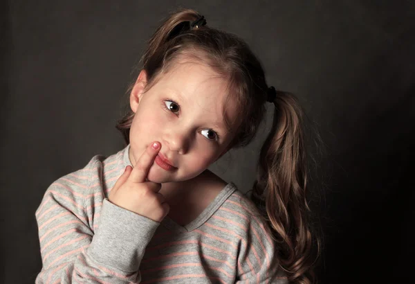 Πορτρέτο κορίτσι 5 χρόνια στο στούντιο — Φωτογραφία Αρχείου