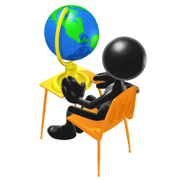 Studente con un globo sulla scrivania della scuola — Foto Stock