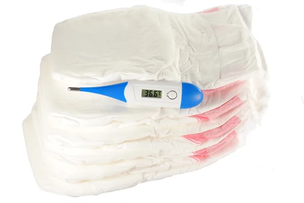Dziecka pieluchy z termometr gorączka — Zdjęcie stockowe