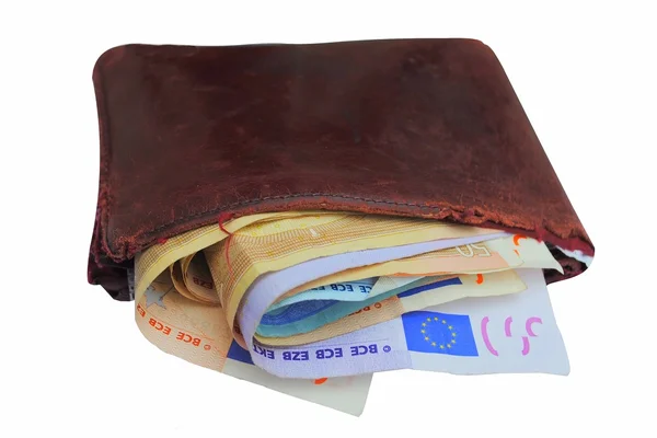 Banconote in euro in un portafoglio marrone isolato su sfondo bianco — Foto Stock