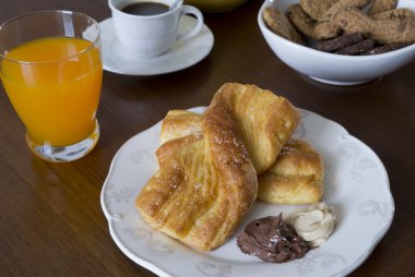 kahvaltı snack, kurabiye ve meyve suyu ile ayarla