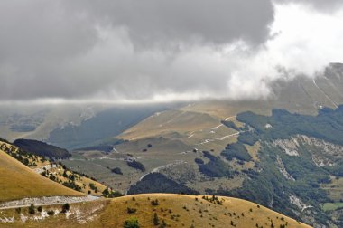 bulutlar dağlar üzerinde