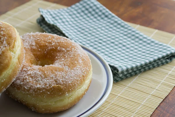 Dois Donuts em um prato — Fotografia de Stock