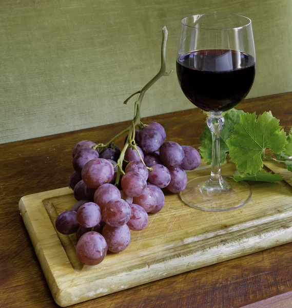 Vino, uva y hojas — Foto de Stock