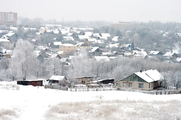 Inverno casa coberta de neve na província — Fotografia de Stock