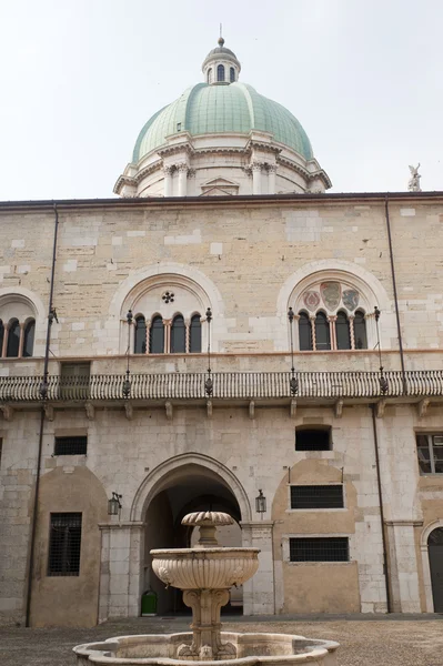stock image Brescia (Lombardy, Italy), Historic buildings : courtyard, fount