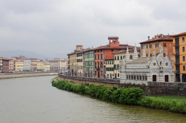 Pisa ve arno Nehri
