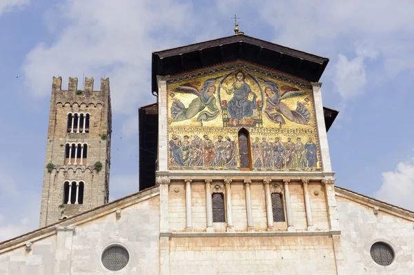 Lucca, die kirche von san frediano — Stockfoto