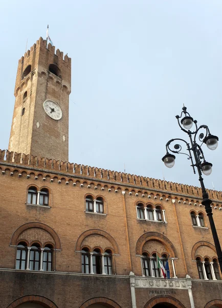 Тревізо (Венето, Італія) - історичному палаці з вежі — стокове фото