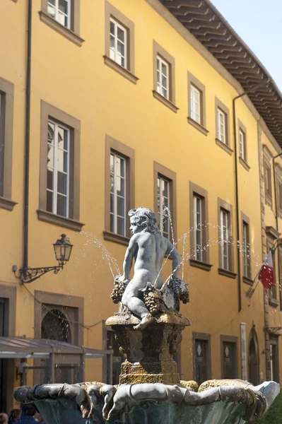 Prato (Toskana), antika fontän — Stockfoto