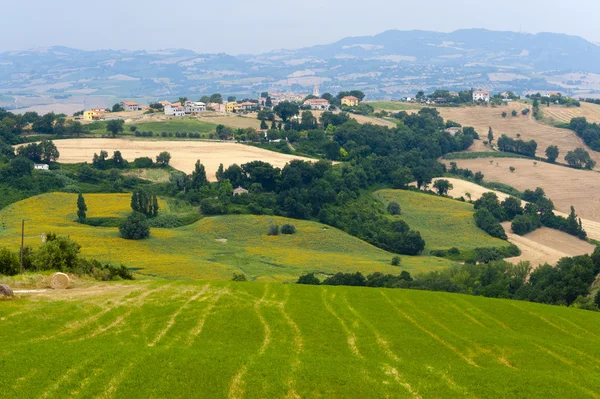 Pochody (Itálie) - krajina v létě — Stock fotografie