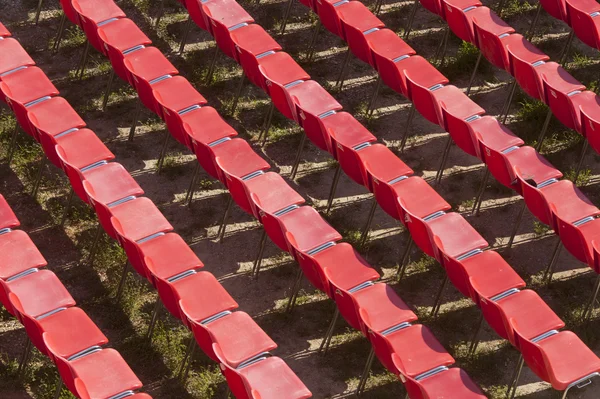 レッチェ （イタリア、プーリア州）： ローマ劇場で赤の空の椅子 — ストック写真