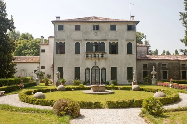 Riviera del brenta (veneto), Italië - historische villa en tuin — Stockfoto