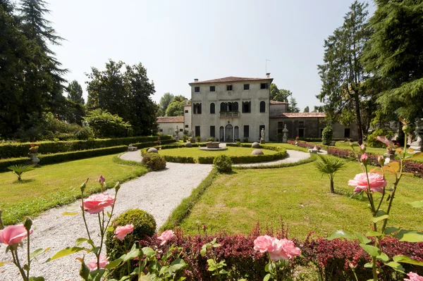 德尔布伦塔里维埃拉 (威尼托、 意大利）-历史悠久的别墅和花园 — 图库照片