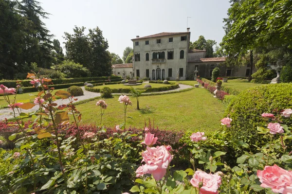 德尔布伦塔里维埃拉 (威尼托、 意大利）-历史悠久的别墅和花园 — 图库照片