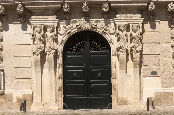 Lecce (puglia, Olaszország): régi barokk stílusú házban — Stock Fotó