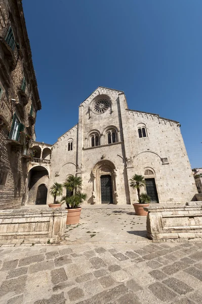 Bitonto (Bari, Puglia, Italia) - Antigua catedral de estilo románico —  Fotos de Stock