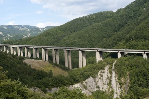 Εθνική Οδός στα βουνά μεταξύ Τοσκάνη και Αιμιλία-Ρωμανία — Φωτογραφία Αρχείου