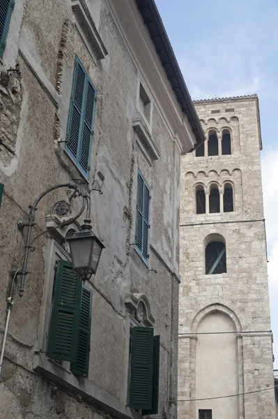 Anagni (frosinone, lazio, Italien) - medeltida kyrka klockstapel — Stockfoto