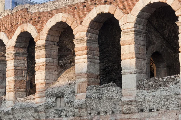 Verona (veneto, Itálie), oblouky arény, římské divadlo — Stock fotografie