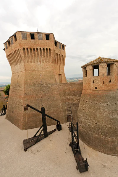 Mondavio (Pesaro e Urbino, Marchas, Itália) - Paredes e torres — Fotografia de Stock