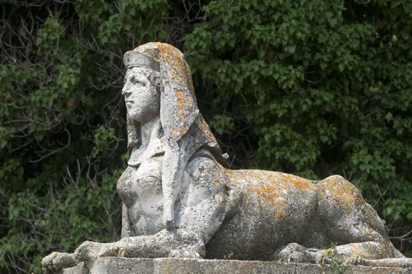 Sovizzo (Vicenza, Veneto, Italia), Villa Curti: muinainen patsas — kuvapankkivalokuva