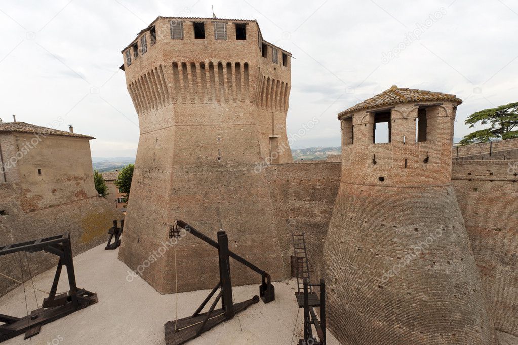 Mondavio (Pesaro e Urbino, Marches, Italy) - Walls and towers
