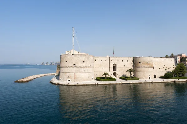 Taranto (puglia, İtalya) - eski kale deniz üzerinde — Stok fotoğraf