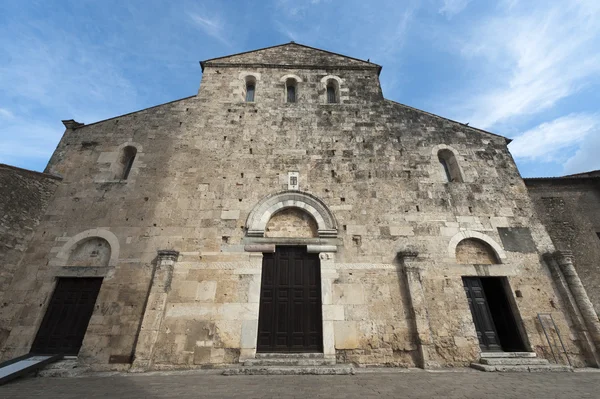 Ананії (Фрозіноне, Лаціо, Італія) - середньовічна собор, фасад — стокове фото