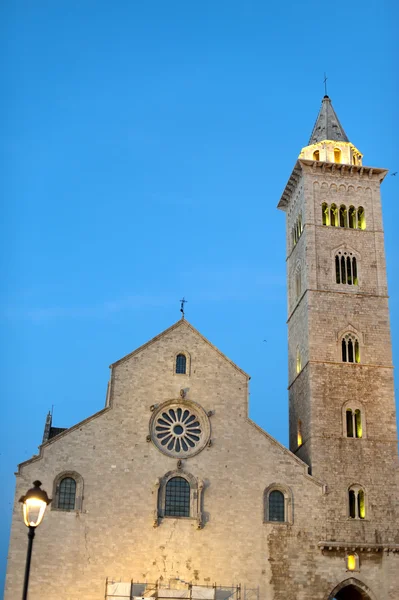 Trani (Puglia, Itália) - Catedral medieval à noite — Fotografia de Stock