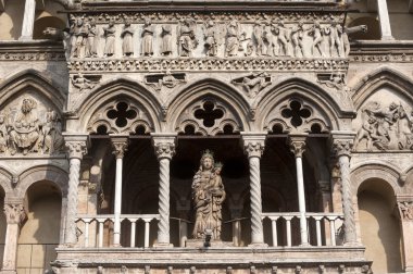 Ferrara (emilia-romagna, İtalya) - Katedral cephe detay