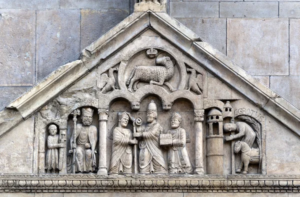 Fidenza (Parma, Emilia-Romagna, Italia) - Catedrală, basorelief — Fotografie, imagine de stoc