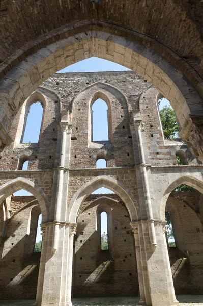San Galgano, historická otevřená bazilika — Stock fotografie