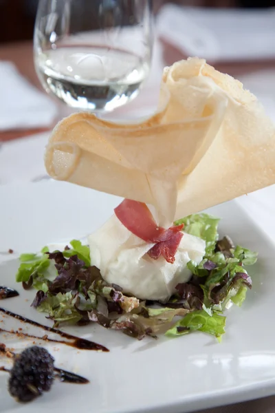 Козий сырный салат — стоковое фото