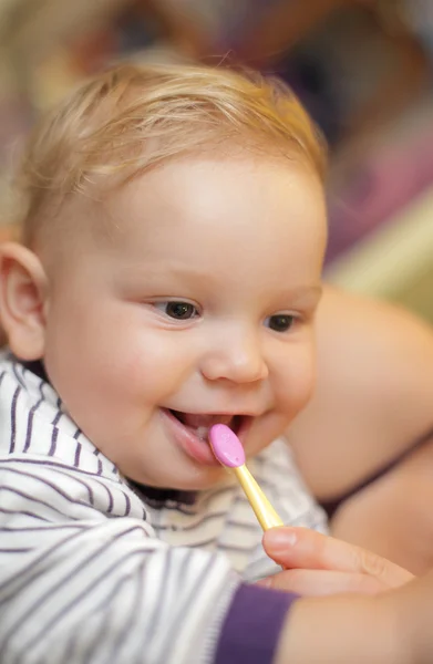 Aranyos kislány foga fogmosás — Stock Fotó