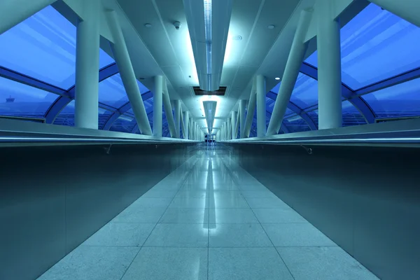 Airport gangway in Dubai — Stock Photo, Image