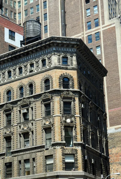Teil eines Art-déco-Gebäudes in New York City — Stockfoto