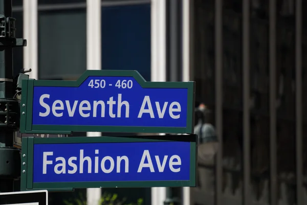 Fashion Avenue e Seventh Avenue sinal de rua em Nova York — Fotografia de Stock