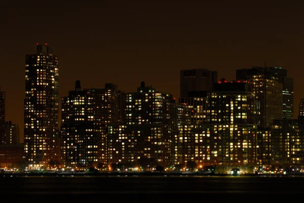 Манхэттен Skyline at Night, Нью-Йорк — стоковое фото