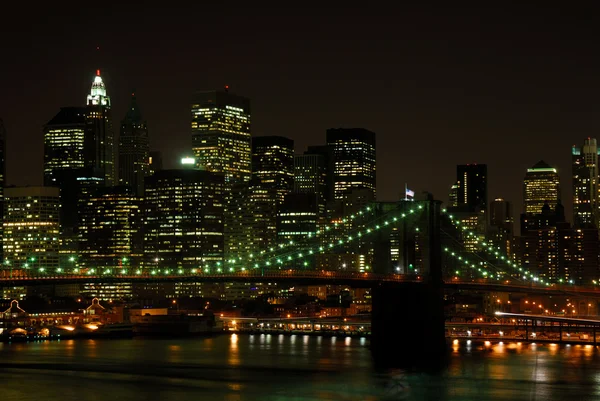 Brooklyn Bridge and Manhattan Skyline at Night — Stock Photo, Image