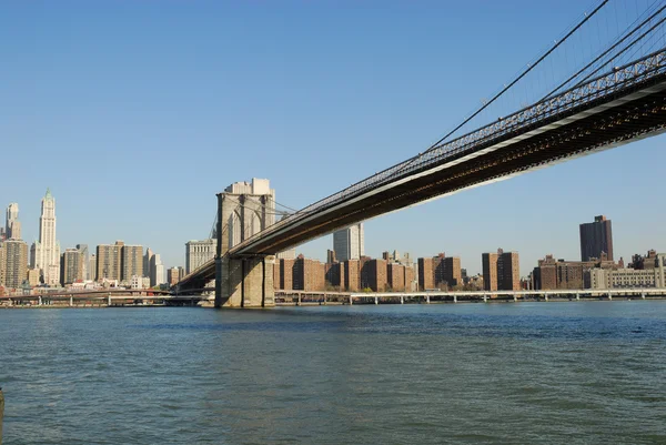 Brooklynský most přes řeku east river, new york city — Stock fotografie
