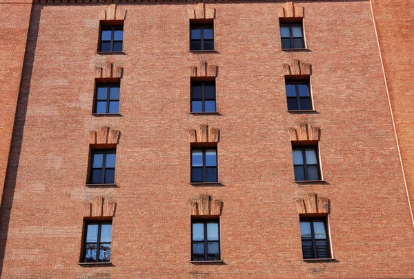 브루클린에 있는 오래 된 벽돌 창 고 부둣가 — 스톡 사진
