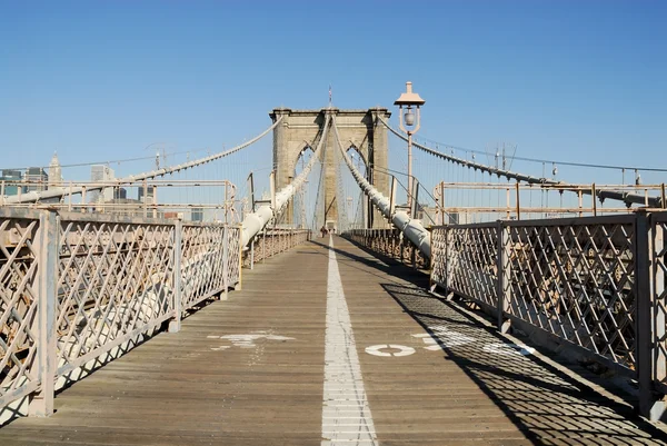 Cykel och fotgängare körfält på brooklyn bridge, new york — Stockfoto